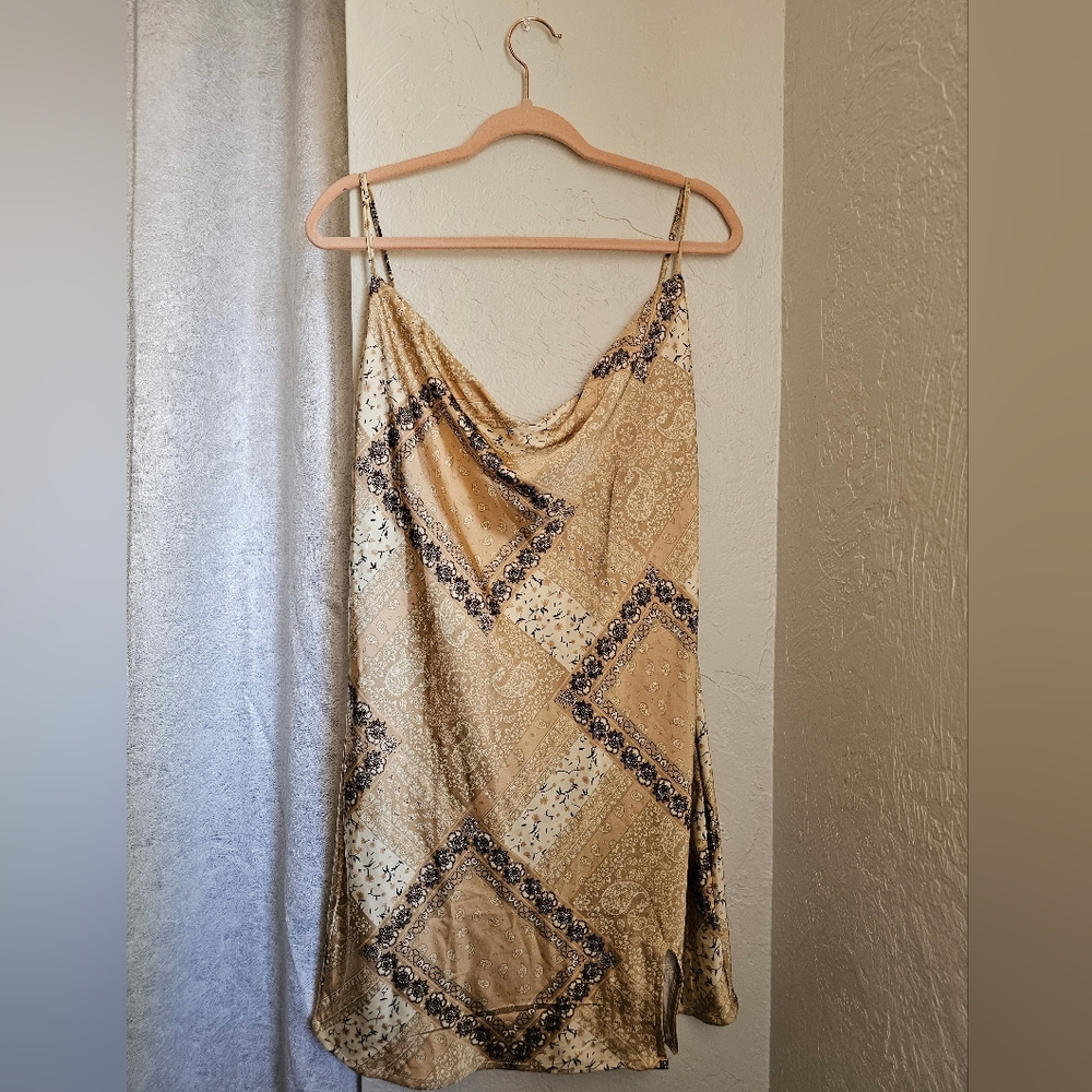 Satin patterned mini dress, scoop neck, gold black, and white size L